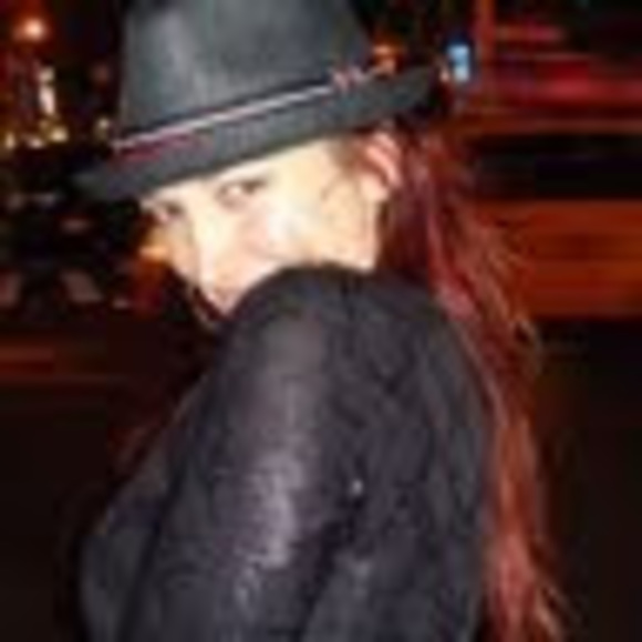 Meet your Posher, Luciana - Picture 1 of 1